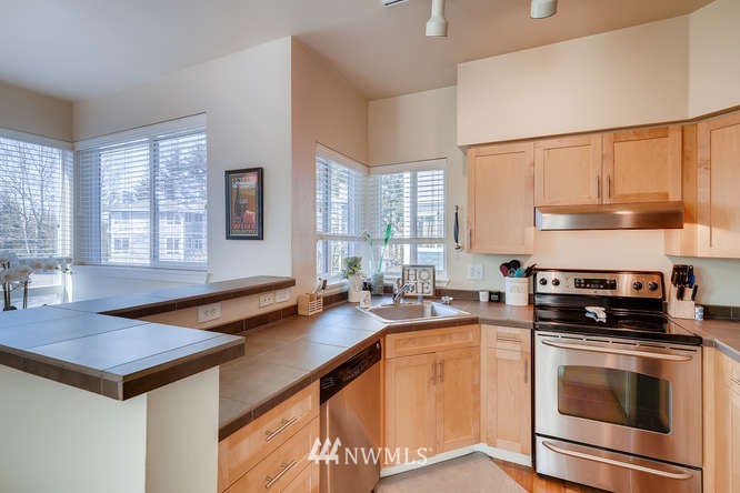 3906 243rd Place Southeast, Unit P 203 Bothell, WA 98021 - Photo 5 of 11 Gallery Image 5
