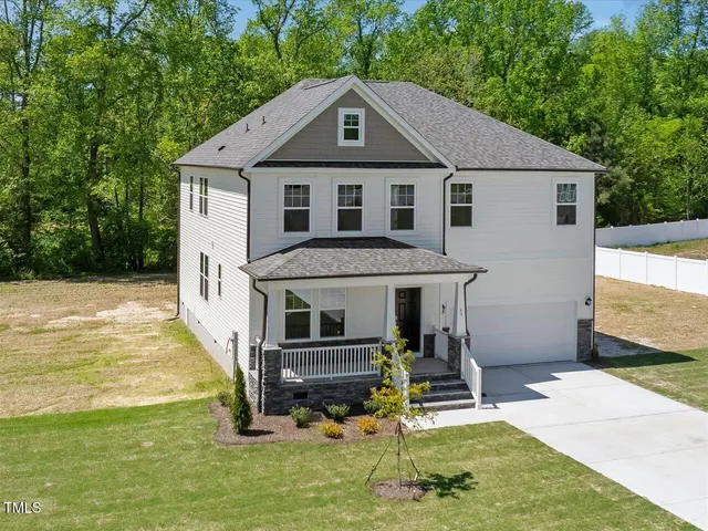 a view of entryway with a front door