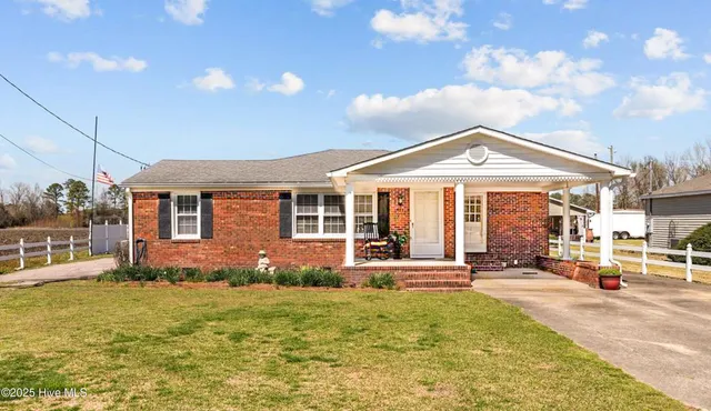 $279,000 | 437 East Kornegay Street, Dover, NC 28526