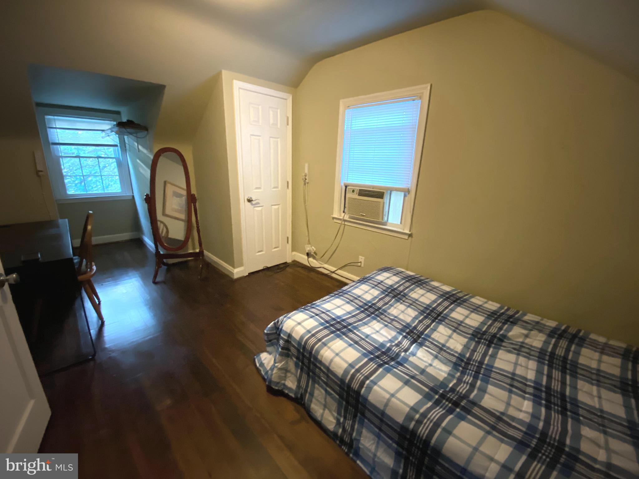 405 South Wickham Road Baltimore, MD 21229 - Photo 12 of 34