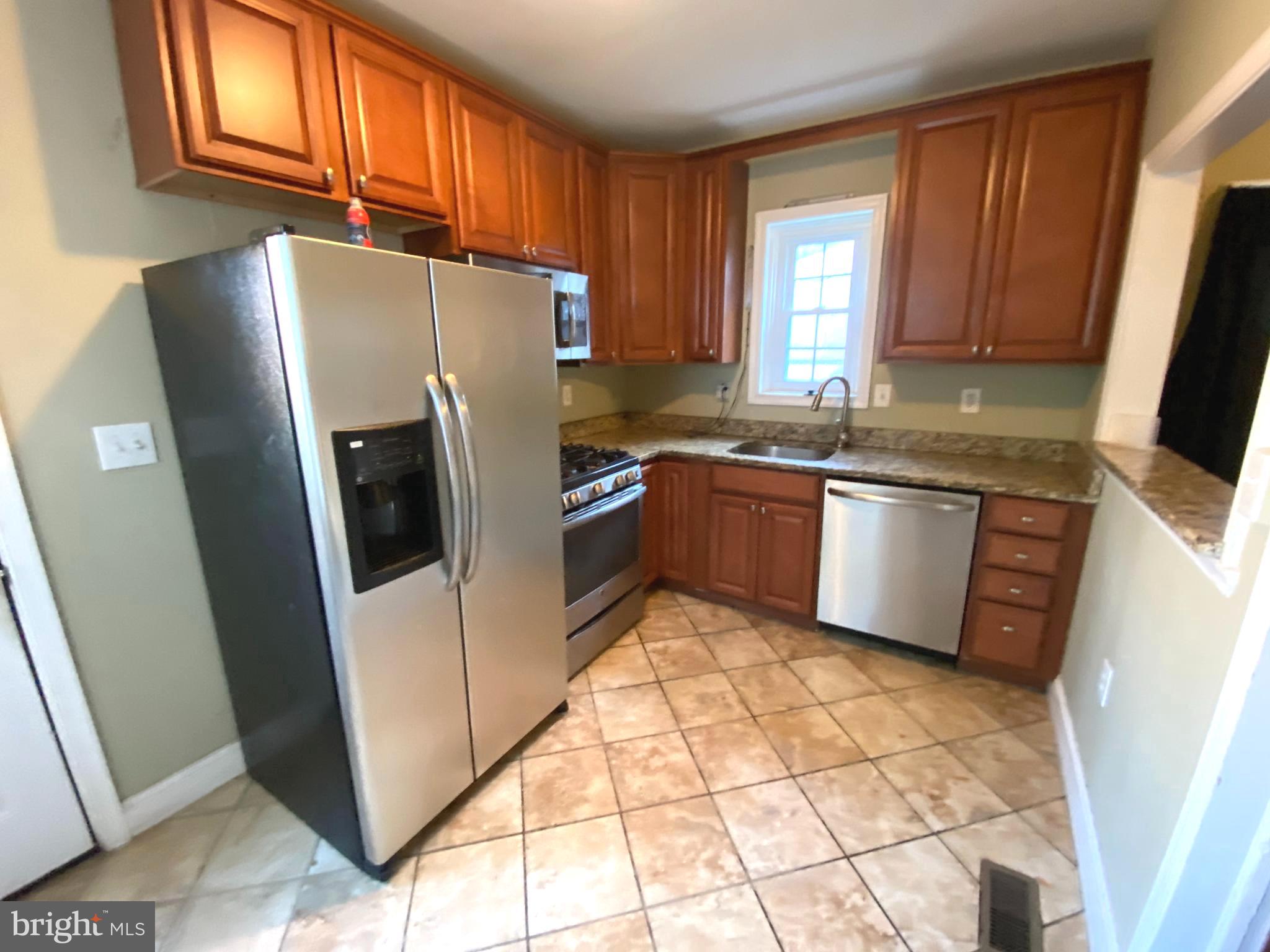 405 South Wickham Road Baltimore, MD 21229 - Photo 3 of 34