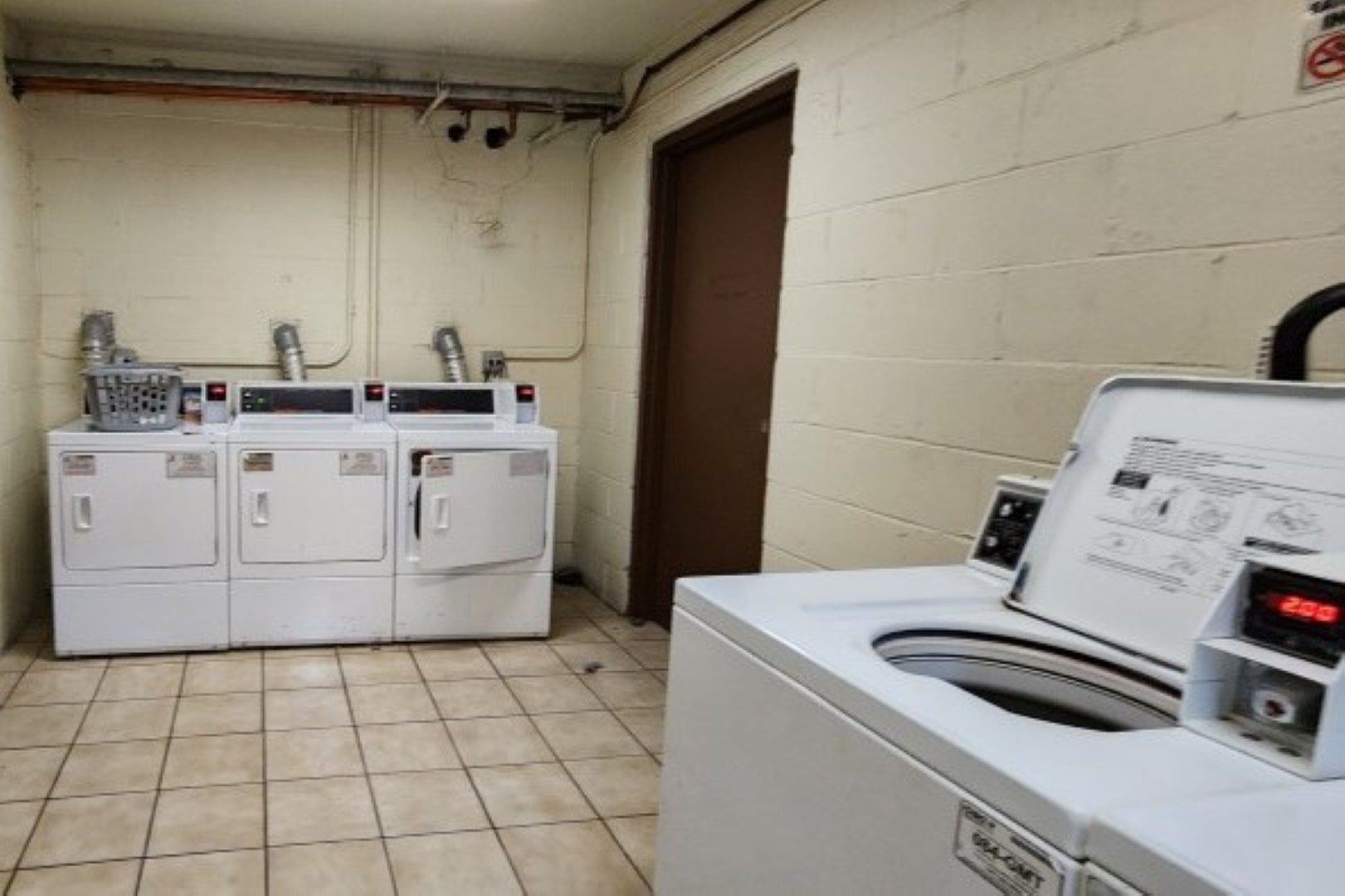 5100 North Sheridan Road, Unit 509 Chicago, IL 60640 - Photo 13 of 16 a utility room with a stove dryer and washer