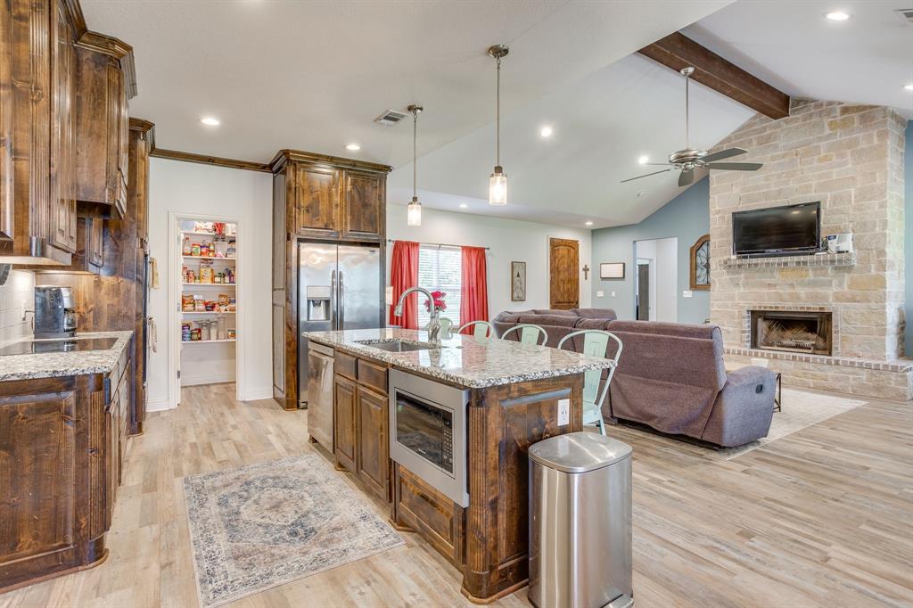739 County Road 3696 Springtown, TX 76082 - Photo 8 of 39