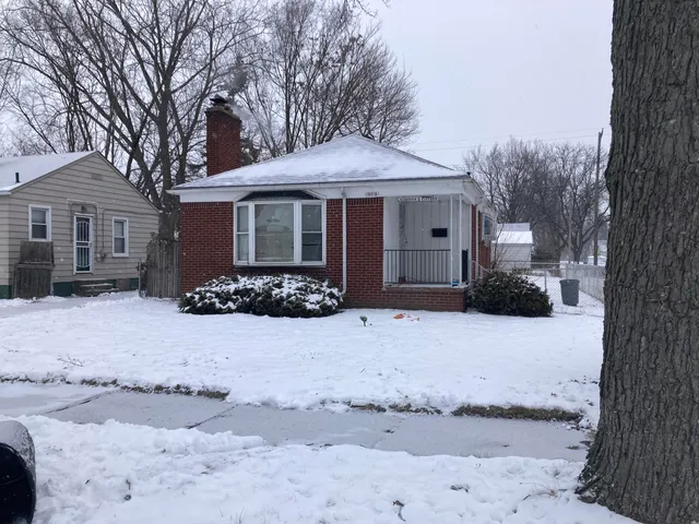 $100,000 | 19015 Kingsville Street, Harper Woods, MI 48225