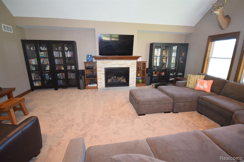1525 West Reid Road Flint, MI 48507 - Photo 11 of 41 Gallery Image 11