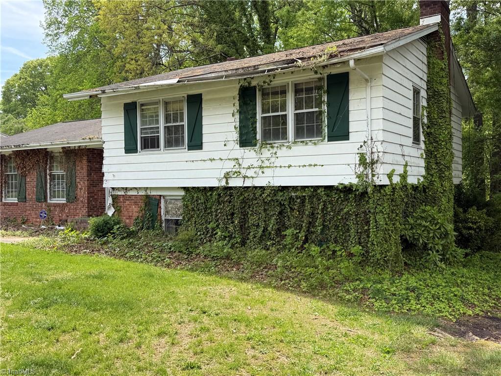2405 Timberlake Avenue High Point, NC 27265 - Photo 3 of 27