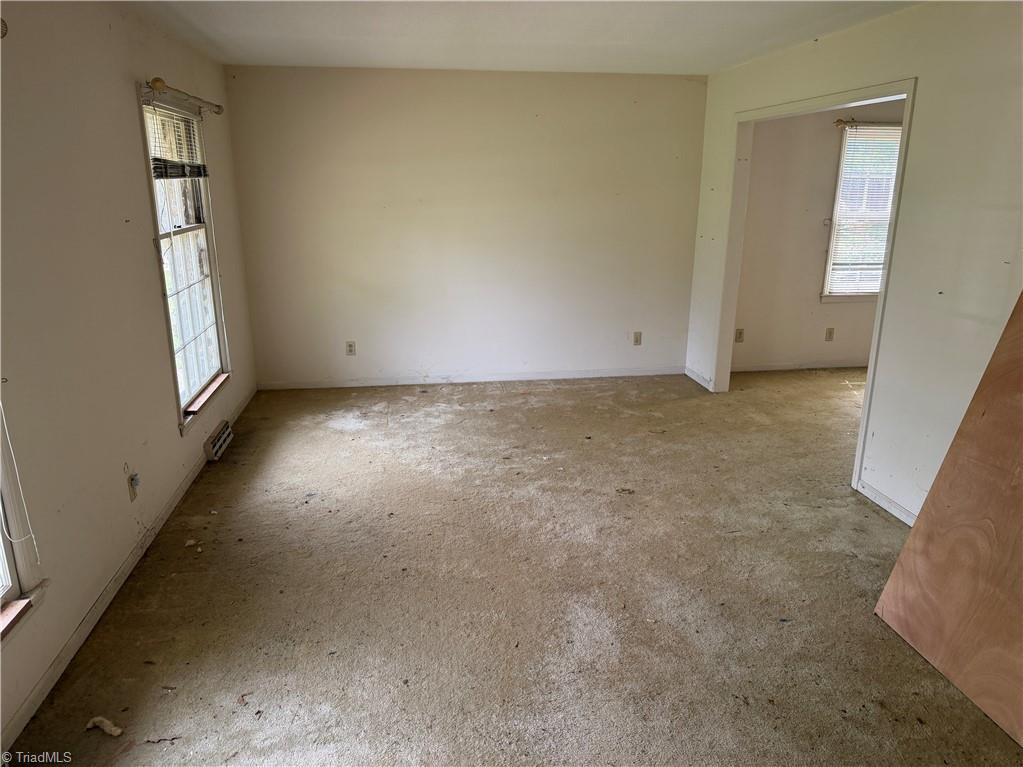 2405 Timberlake Avenue High Point, NC 27265 - Photo 4 of 27