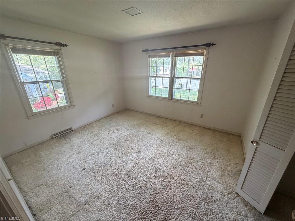 2405 Timberlake Avenue High Point, NC 27265 - Photo 9 of 27