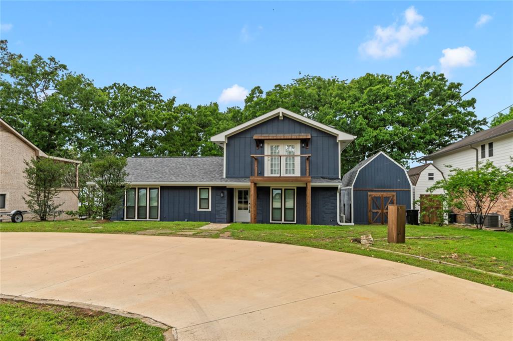 158 Deer Island Road Mabank, TX 75156 - Photo 3 of 25 Street Side View with circle driveway with plenty of parking!