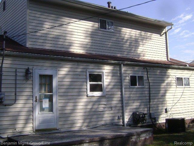 3626 Toepfer Road Warren, MI 48091 - Photo 2 of 10 Rear