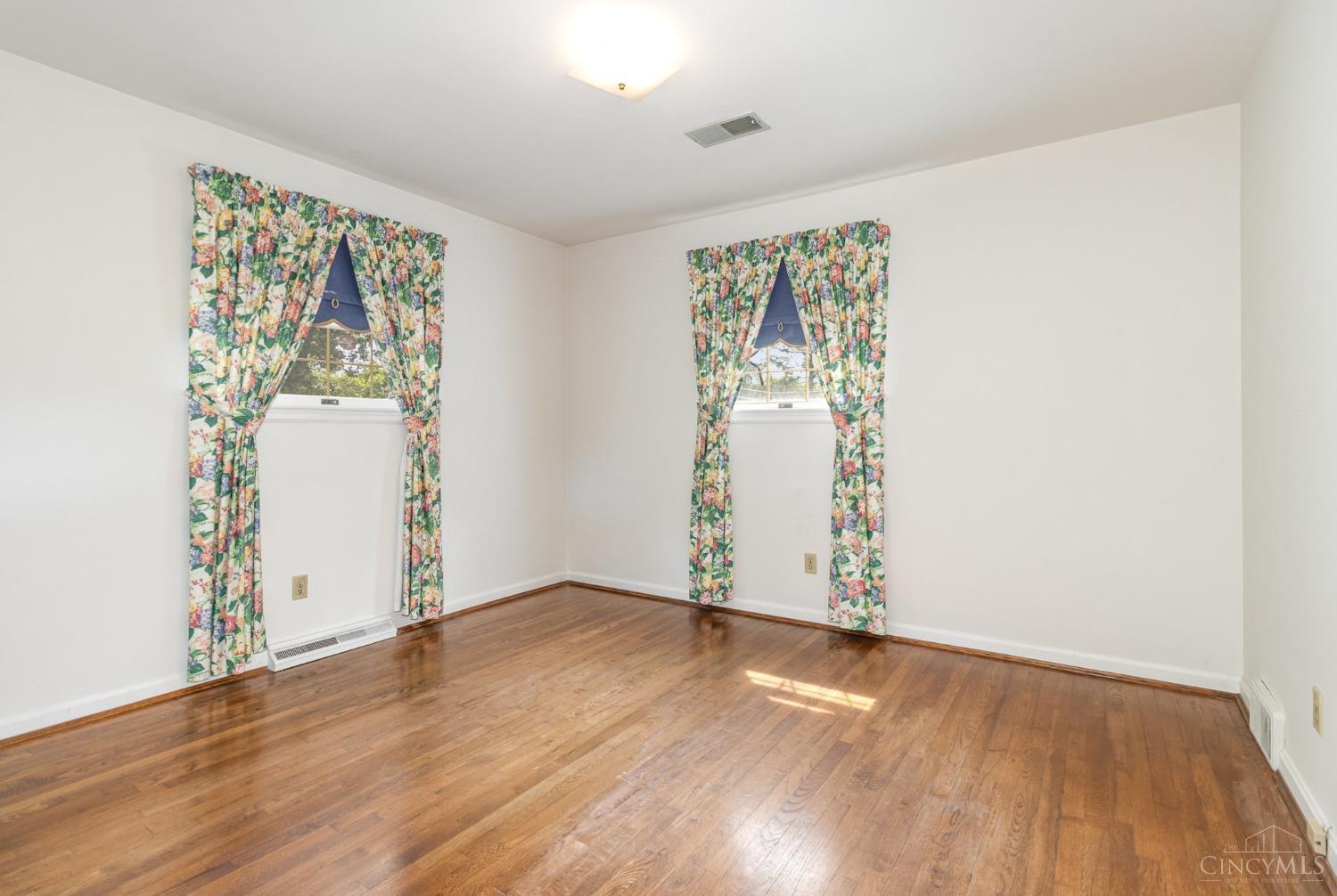 1102 Eversole Road Cincinnati, OH 45230 - Photo 33 of 57
