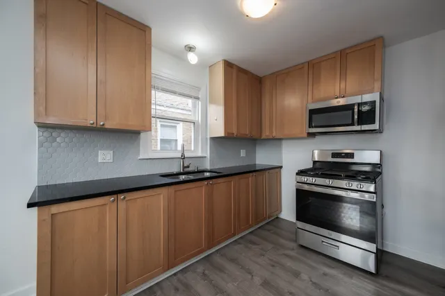 $1,600 | 4407 West Wrightwood Avenue, Unit 2, Chicago, IL 60639