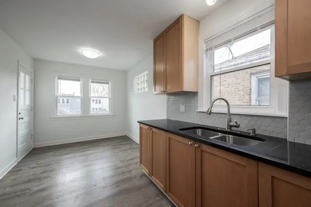 $1,600 | 4407 West Wrightwood Avenue, Unit 2, Chicago, IL 60639