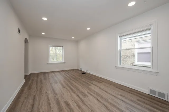 $1,600 | 4407 West Wrightwood Avenue, Unit 2, Chicago, IL 60639