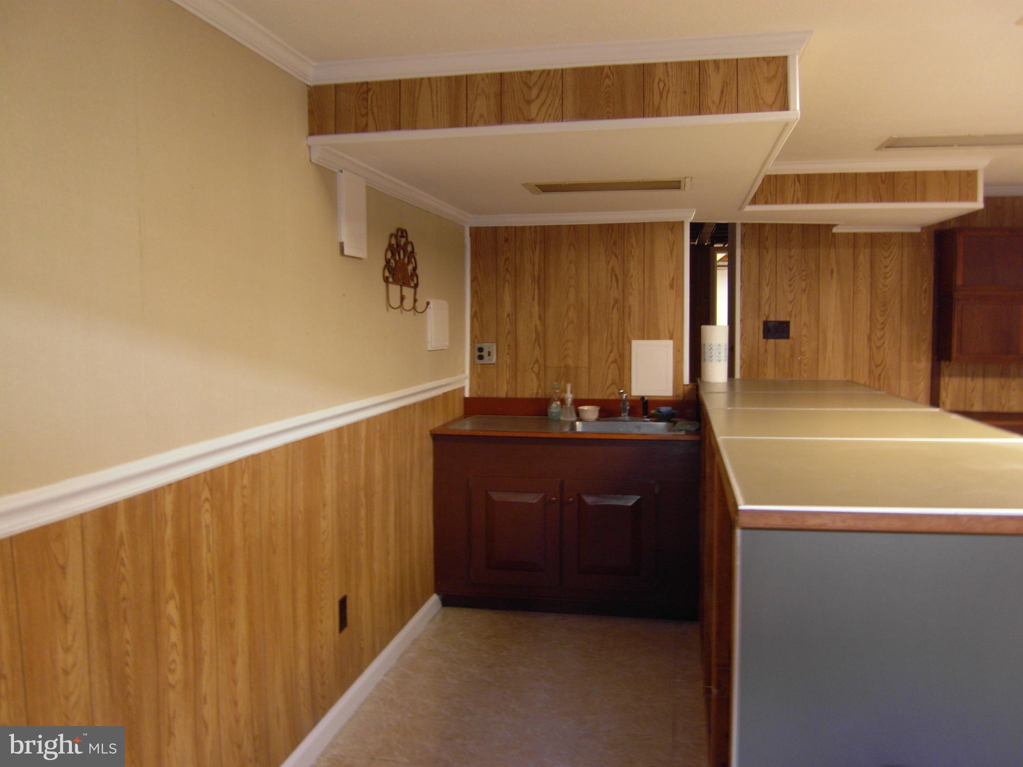 7601 Gresham Street Springfield, VA 22151 - Photo 15 of 27 Wet Bar