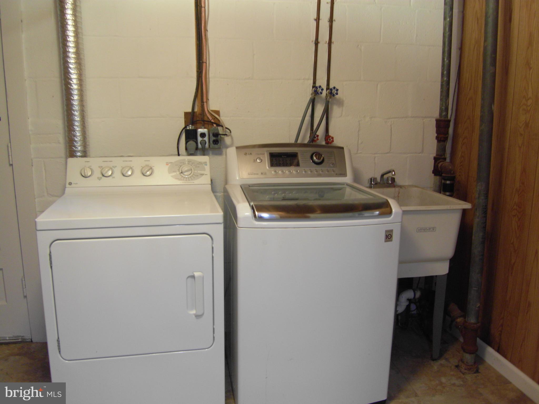 7601 Gresham Street Springfield, VA 22151 - Photo 18 of 27 Washroom