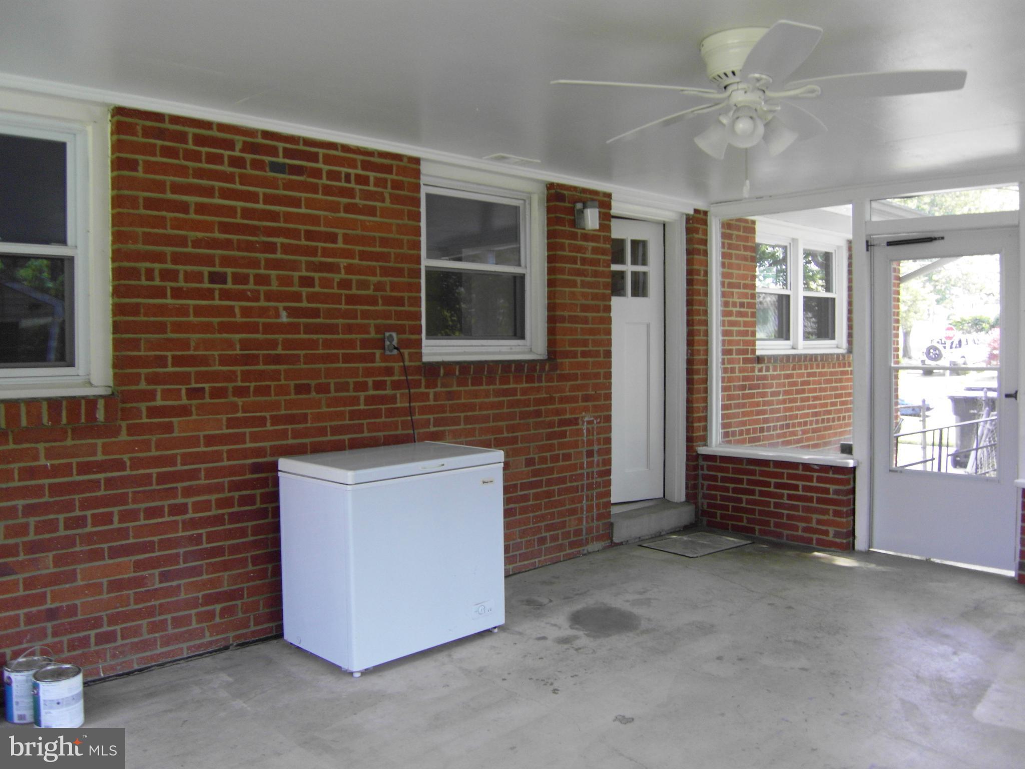 7601 Gresham Street Springfield, VA 22151 - Photo 22 of 27 Sunroom