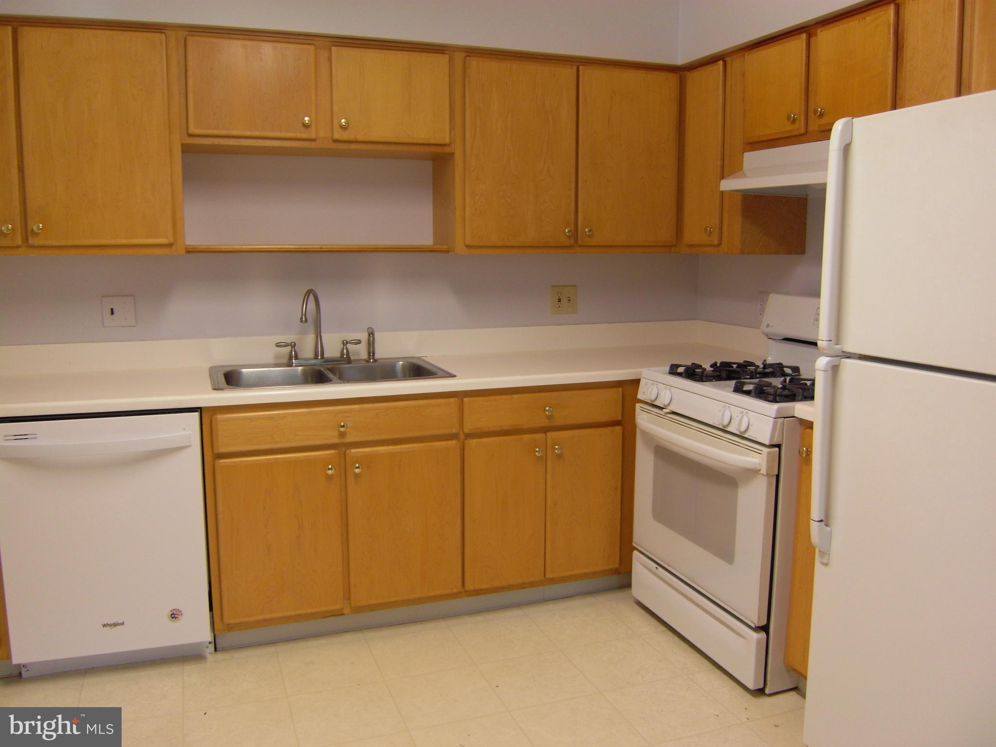 7601 Gresham Street Springfield, VA 22151 - Photo 4 of 27 Kitchen