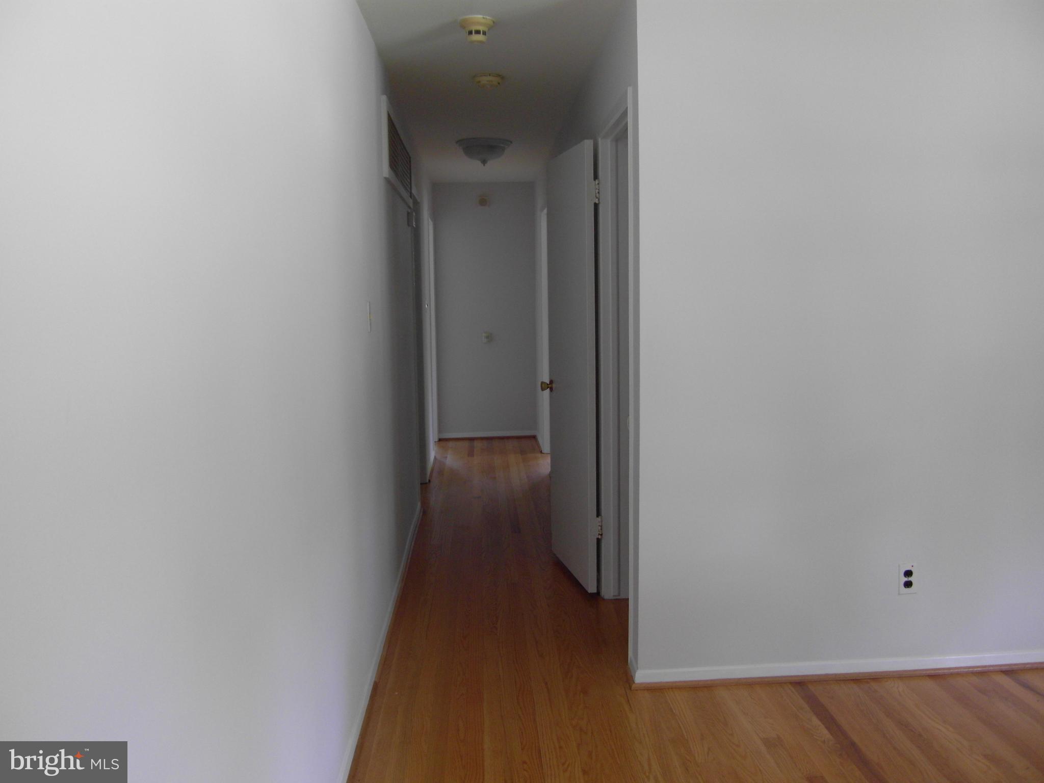 7601 Gresham Street Springfield, VA 22151 - Photo 5 of 27 Hallway