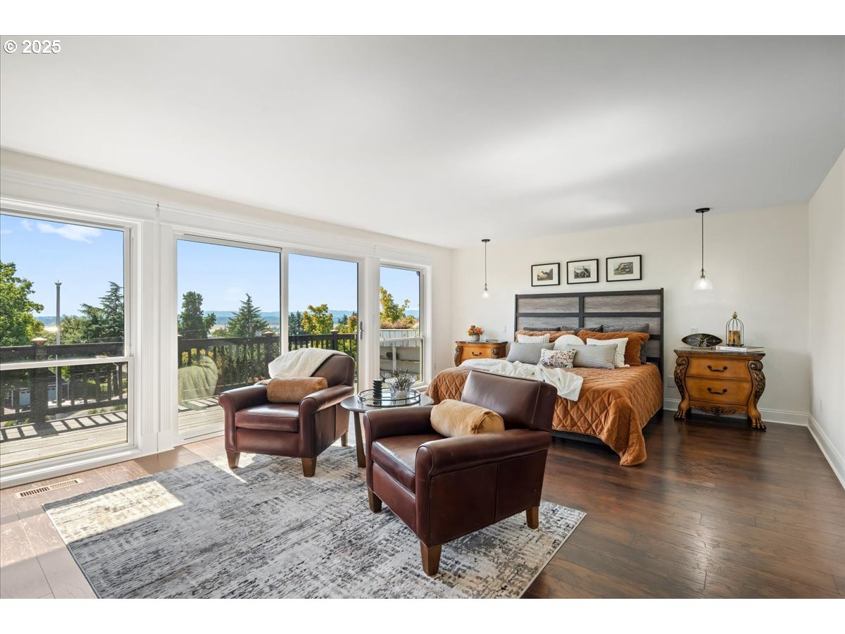 8014 Southeast Middle Way Vancouver, WA 98664 - Photo 16 of 47 a living room with furniture and a large window