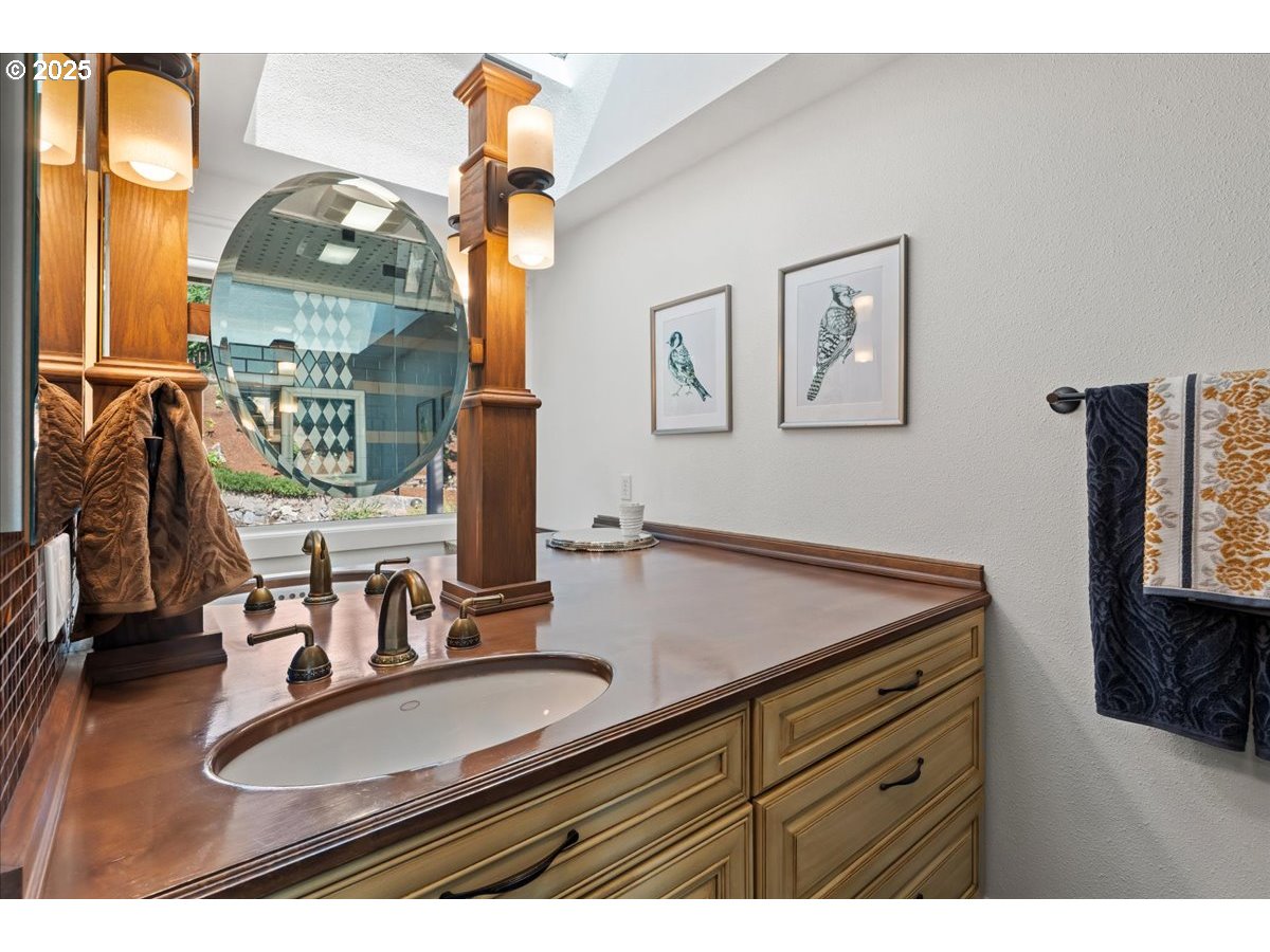 8014 Southeast Middle Way Vancouver, WA 98664 - Photo 18 of 47 a room with gym equipment