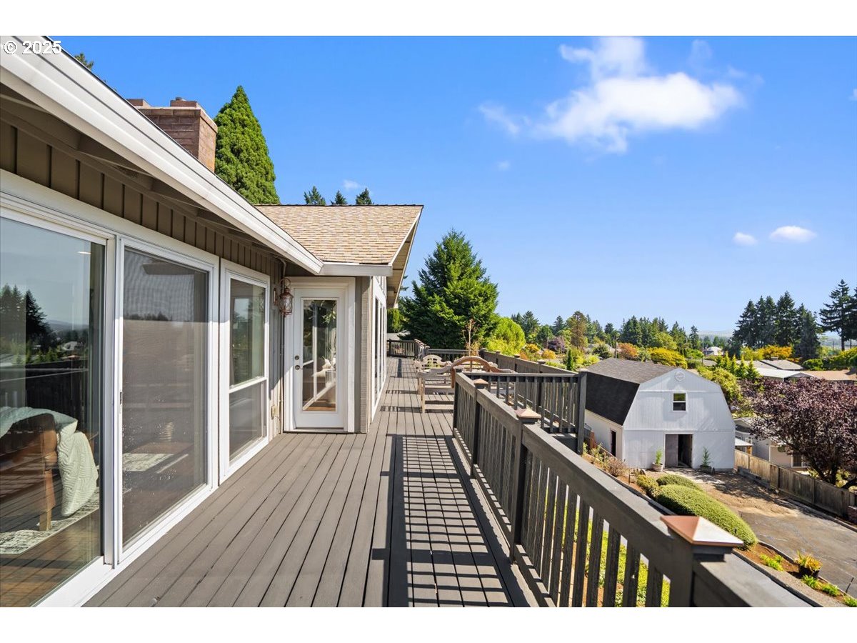 8014 Southeast Middle Way Vancouver, WA 98664 - Photo 31 of 47 a view of a balcony with wooden floor