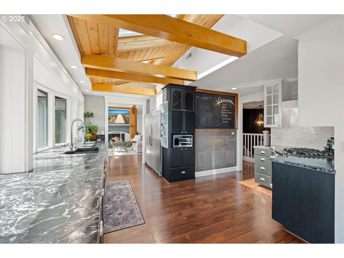 8014 Southeast Middle Way Vancouver, WA 98664 - Photo 8 of 47 a view of a living room and kitchen view