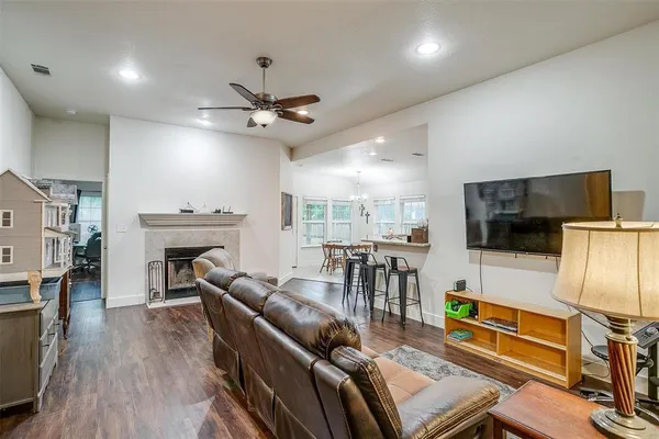 $274,900 | 228 Lovers Path Drive, Springtown, TX 76082