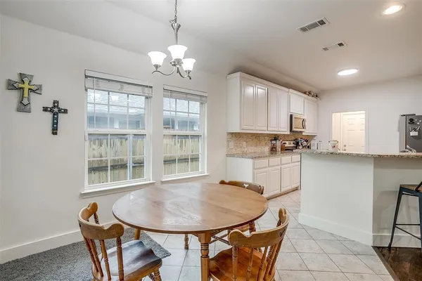 $274,900 | 228 Lovers Path Drive, Springtown, TX 76082