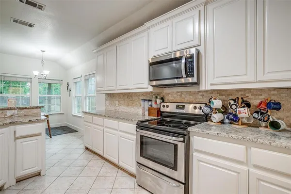 $274,900 | 228 Lovers Path Drive, Springtown, TX 76082