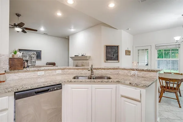 $274,900 | 228 Lovers Path Drive, Springtown, TX 76082