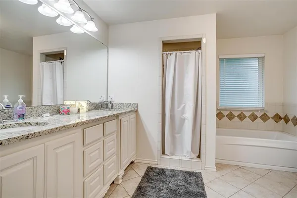 $274,900 | 228 Lovers Path Drive, Springtown, TX 76082