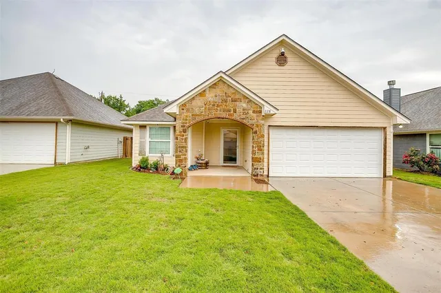 $279,000 | 228 Lovers Path Drive, Springtown, TX 76082