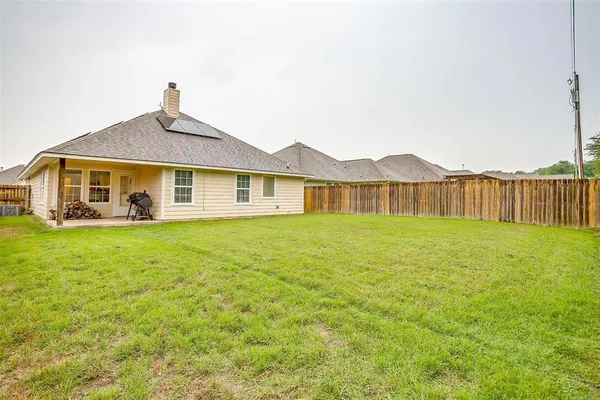 $274,900 | 228 Lovers Path Drive, Springtown, TX 76082