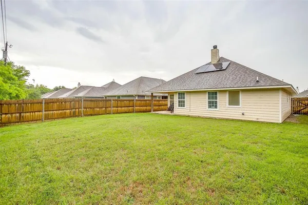 $274,900 | 228 Lovers Path Drive, Springtown, TX 76082