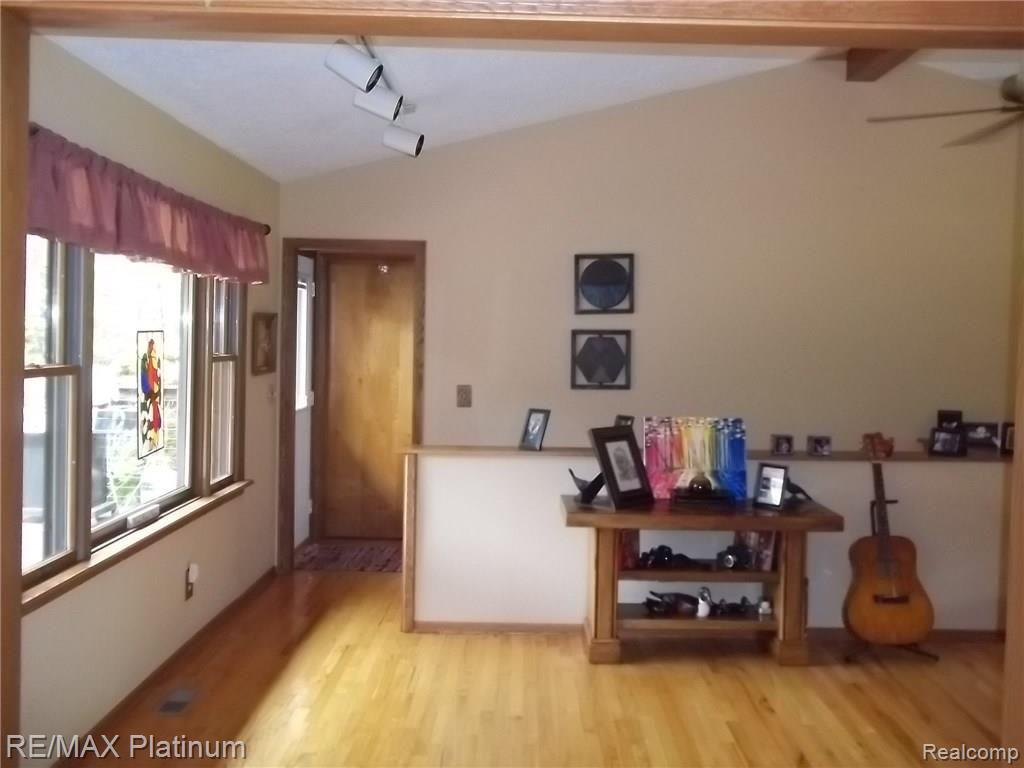 2274 Sexton Road Howell, MI 48843 - Photo 6 of 44 2015-08-31 10.33