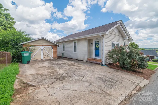 a view of house and outdoor space