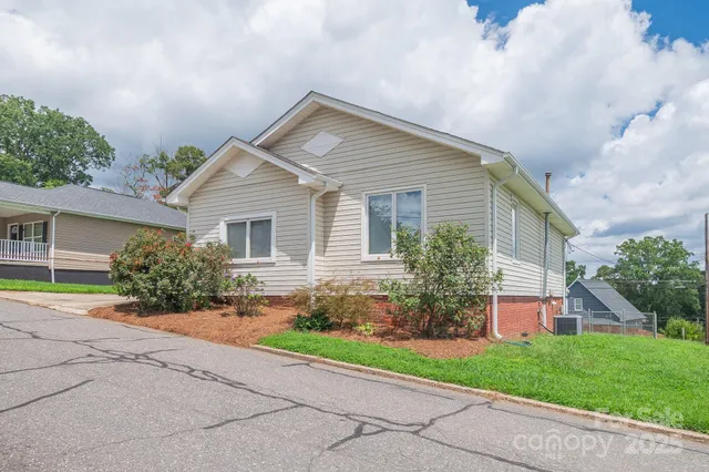 $239,000 | 380 Woodlawn Avenue, Cramerton, NC 28032