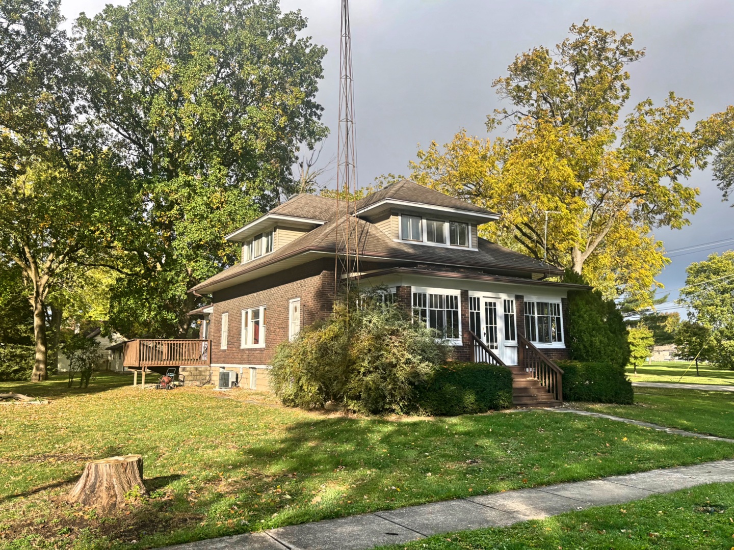 115 North Railroad Street Gardner, IL 60424 - Photo 2 of 3 front view of a house with a yard