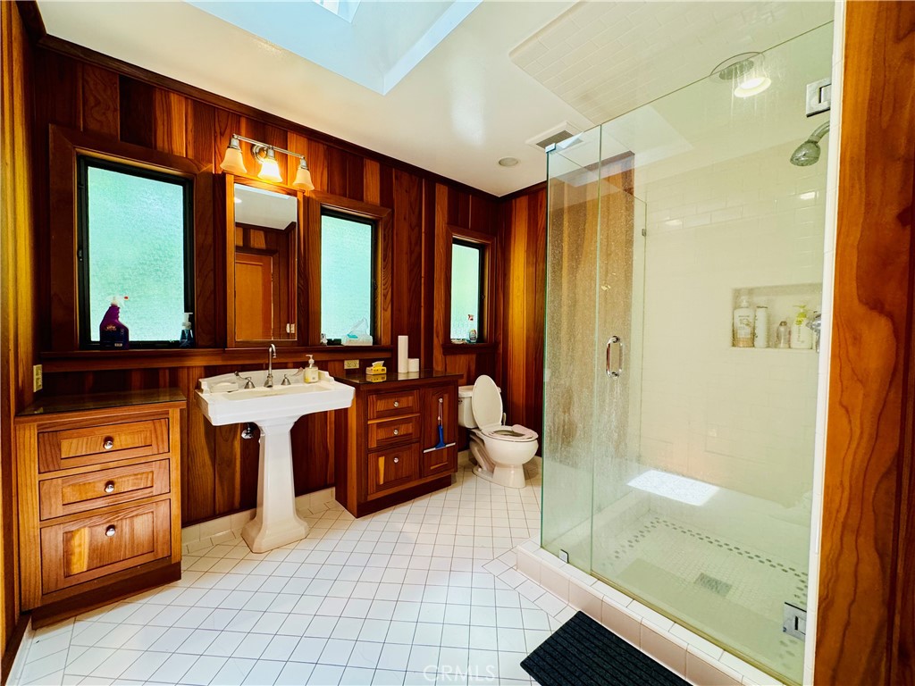 1777 La Cresta Drive Pasadena, CA 91103 - Photo 15 of 31 a view of bathroom with dual sinks