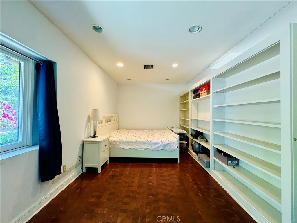 1777 La Cresta Drive Pasadena, CA 91103 - Photo 20 of 31 a bedroom with a bed and a window