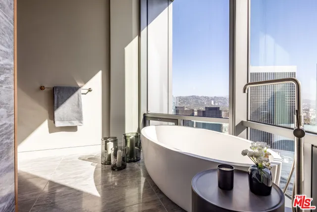 $3,900,000 | 211 Elm Court, Unit 3A, Los Angeles, CA 90067