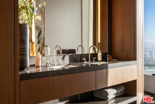 $3,900,000 | 211 Elm Court, Unit 3A, Los Angeles, CA 90067