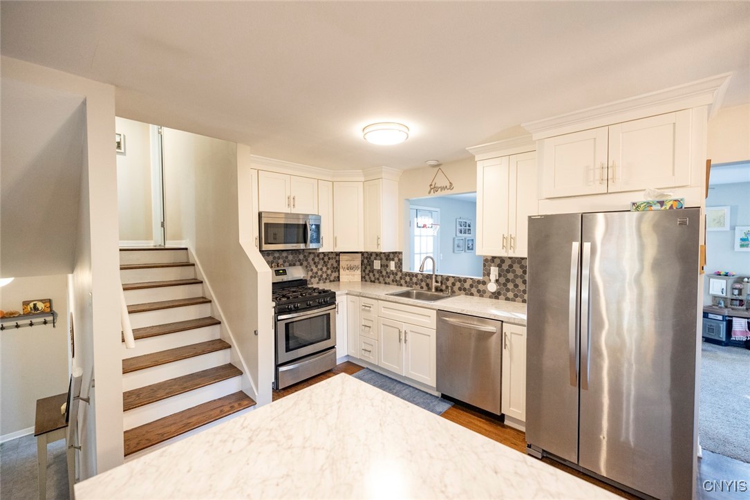 7749 Cecilia Road Cicero, NY 13039 - Photo 3 of 50 Kitchen