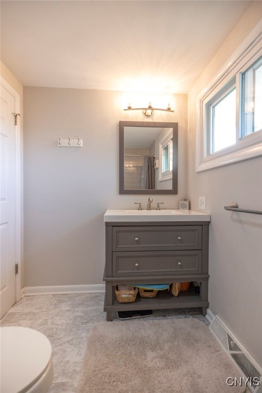 7749 Cecilia Road Cicero, NY 13039 - Photo 33 of 50 2nd Floor Full Bath