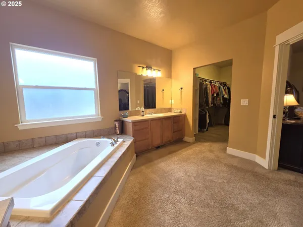 $389,900 | 2248 Northwest Overlook Drive, Hermiston, OR 97838