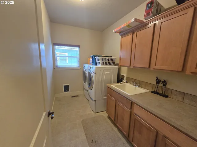 $389,900 | 2248 Northwest Overlook Drive, Hermiston, OR 97838