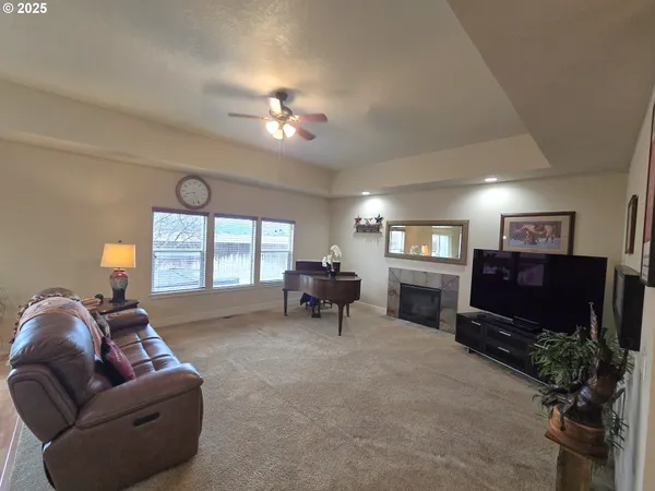 $389,900 | 2248 Northwest Overlook Drive, Hermiston, OR 97838