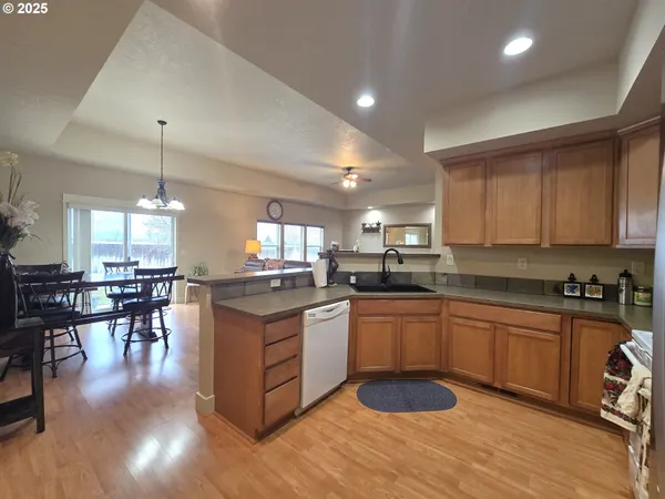 $389,900 | 2248 Northwest Overlook Drive, Hermiston, OR 97838