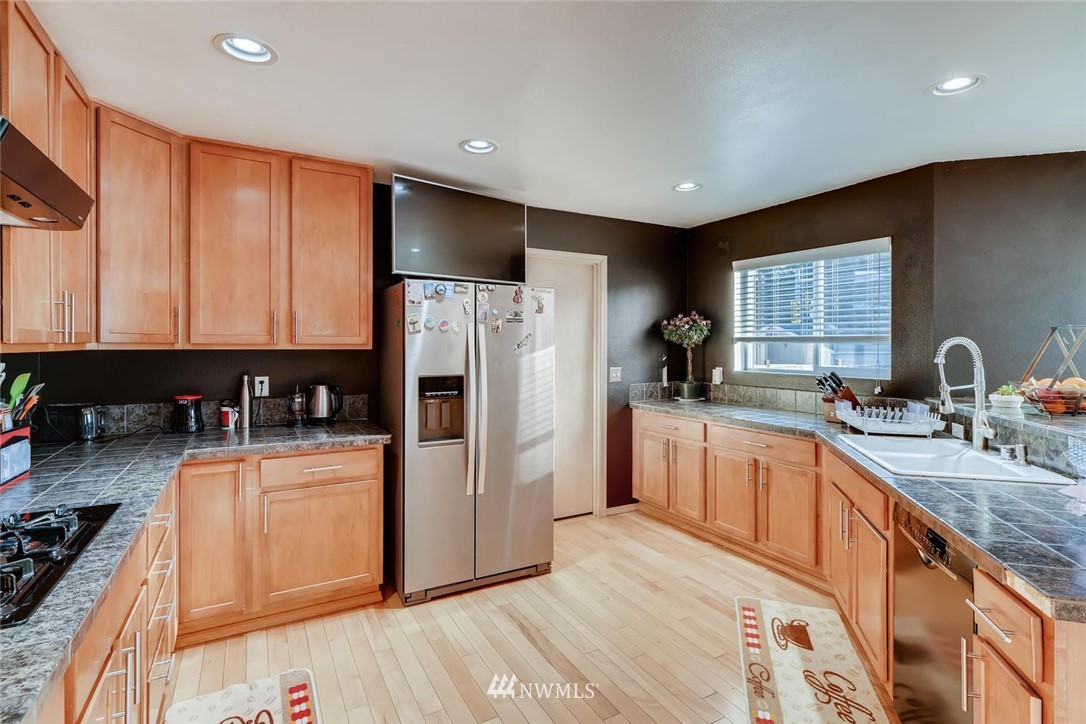 18253 168th Way Southeast Renton, WA 98058 - Photo 11 of 25 Gallery Image 11